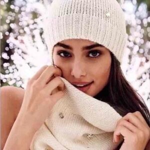 Victoria’s Secret Knit Beanie + Scarf Set — Cream Rhinestone — One Size
